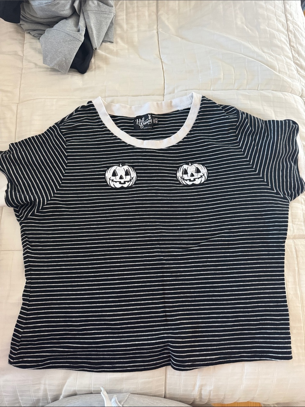 Unique Vintage Black & White Striped Halloween Pumpkin Tee